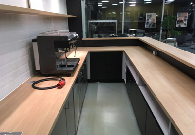 Thekenumbau mit Einbauten, Ausschankbereich neue Oberfl�che